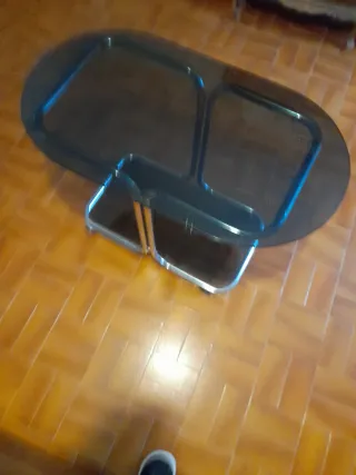 Mesa de cristal y metal