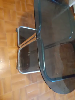 Mesa de cristal y metal