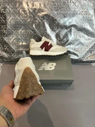 Tênis New Balance 327 Bege e Vinho Tam 37