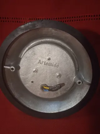 Plafoniera Artemide modello Platea da parete.