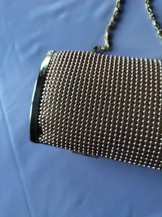 Bolso de fiesta dorado con cadena