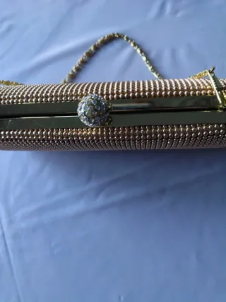 Bolso de fiesta dorado con cadena