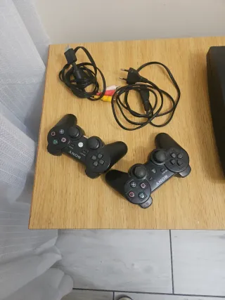 PlayStation 3 Sony con 2 controller