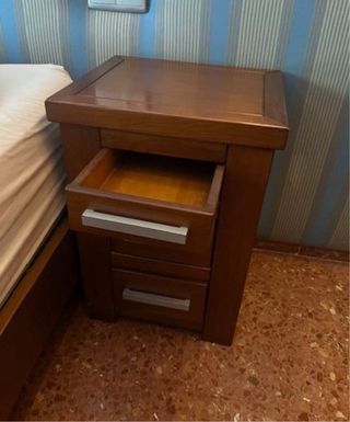 Cómoda madera maciza + 2 mesitas de noche