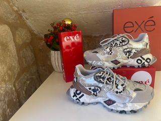 Deportivas Exé Multicolor y Plateadas