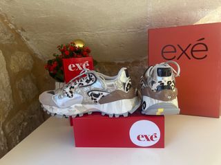 Deportivas Exé Multicolor y Plateadas