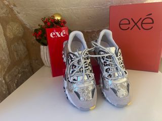 Deportivas Exé Multicolor y Plateadas