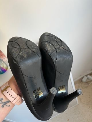 Zapatos de salón negros tacón alto