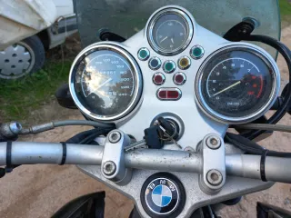 BMW R1150R con maletas