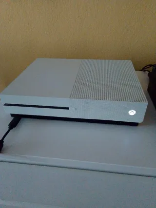 Xbox One S Blanca con 1 mando