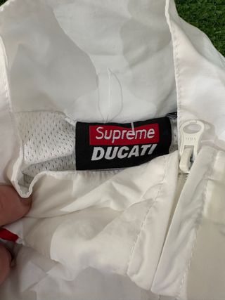 Chaqueta Supreme x Ducati Blanca y Roja