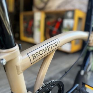 Brompton C-Line Explore M6L Dune Sand Matcha Green