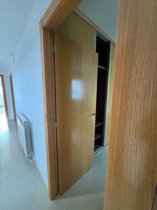 Puerta de madera con cristales