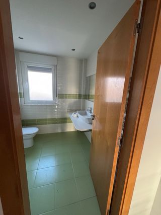 Puerta de madera con cristales