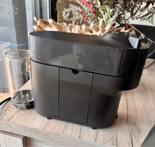 Cafetera Nespresso Vertuo Pop Negra