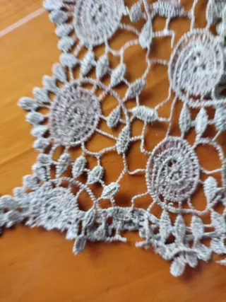 Chal elegante dorado y plateado