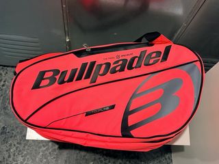 Mochila Bullpadel + 2 palas pádel
