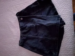 Falda pantalón Stradivarius negra y beige