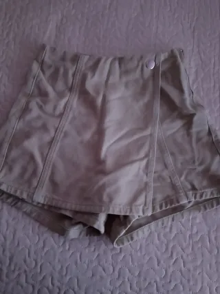 Falda pantalón Stradivarius negra y beige