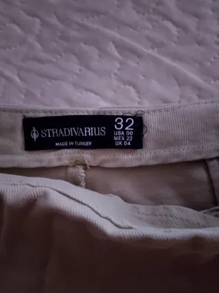 Falda pantalón Stradivarius negra y beige