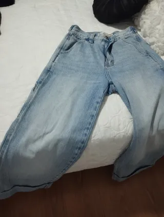 Pantalón vaquero Stradivarius Talla 34