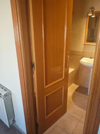 Puerta madera maciza