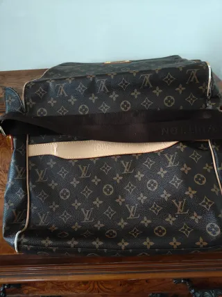 Portadocumentos Louis Vuitton Marrón y Dorado