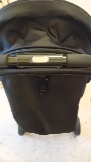 Silla carro  bebé ,fácil de plegar y transportar.