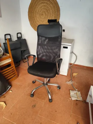 Silla de escritorio ergonómica negra