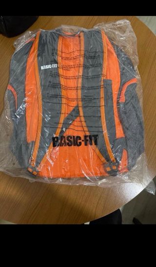 Mochila Basic Fit Gris y Naranja