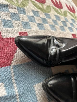 Botines charol negros punta fina