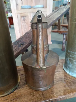 Jarra aceitera antigua de cobre