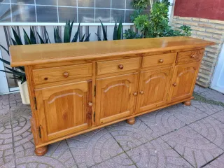 Aparador de pino macizo
