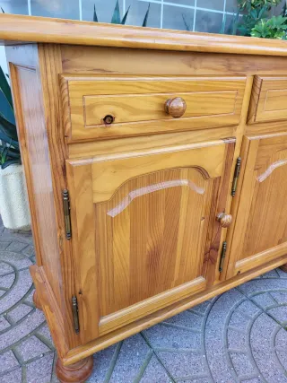 Aparador de pino macizo