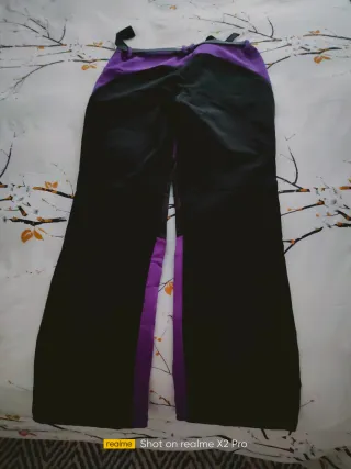 Pantalones de mujer morados y negros