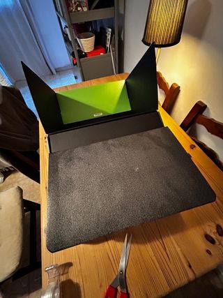 Xbox Series X con mando y cables