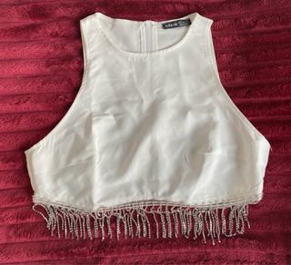 Top blanco Shein con pedrería XS