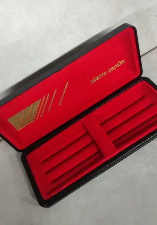 Estuche Pierre Cardin Negro y Rojo, vintage