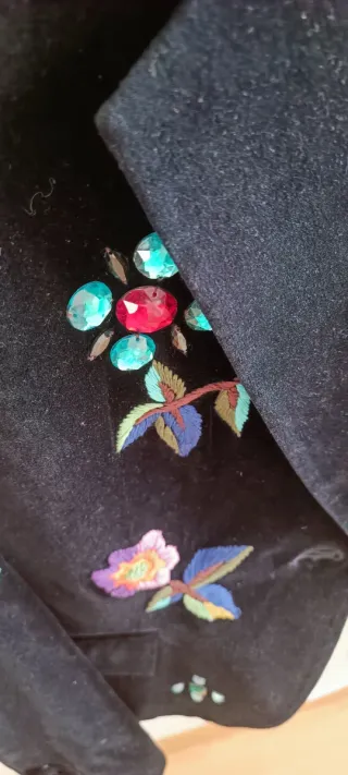 Elegante Blasier de terciopelo de Zara bordada