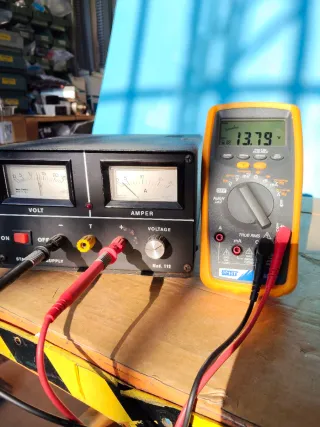 Alimentatore tradizionale Stabilizzat 6-17V 12/15A