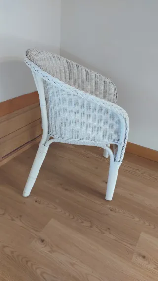 Butaca de mimbre blanca