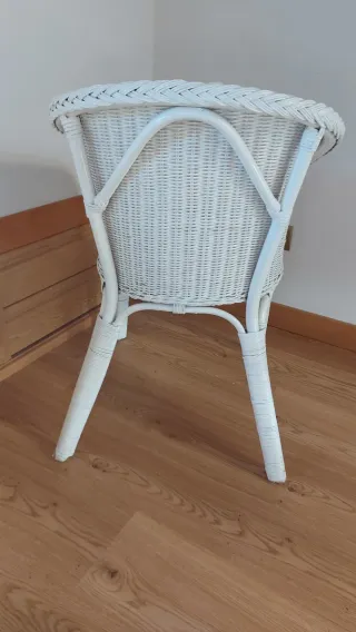 Butaca de mimbre blanca