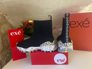 Deportivas Exé Negras y Multicolor