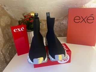 Deportivas Exé Negras y Multicolor