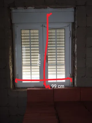 Ventana de aluminio blanca