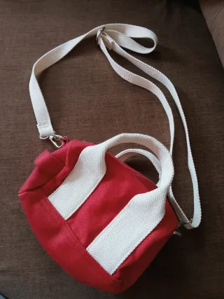 Bolso rojo y blanco