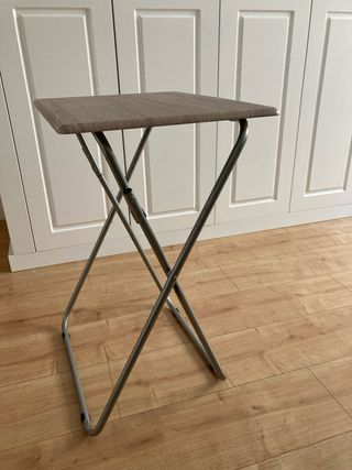 Mesa plegable madera y metal. Mesa auxiliar.