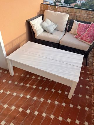 Mesa de centro abatible de madera blanca