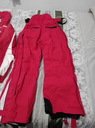 Traje de esquí rojo y blanco Talla 40