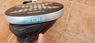 Pala de pádel NOX con funda